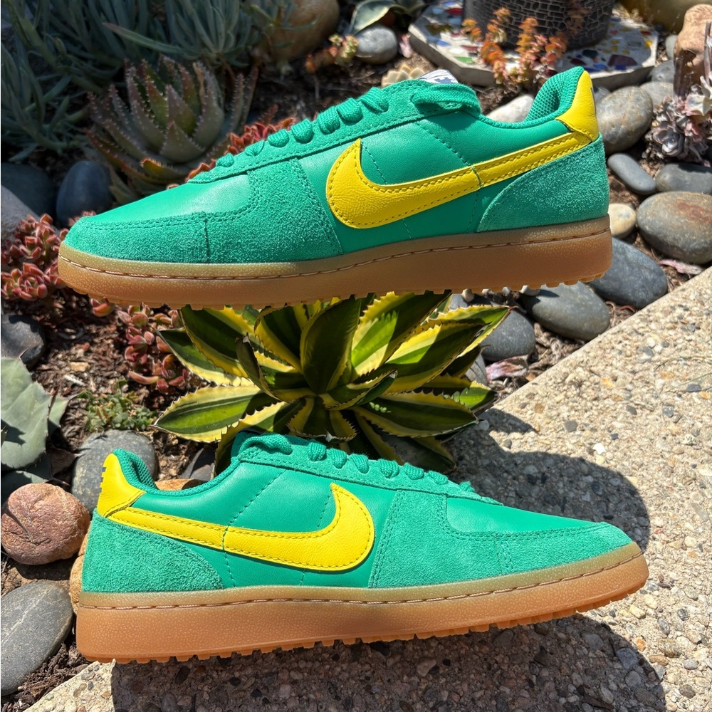 Nike Women’s Field General Retro Shoes - Picture 16 of 16